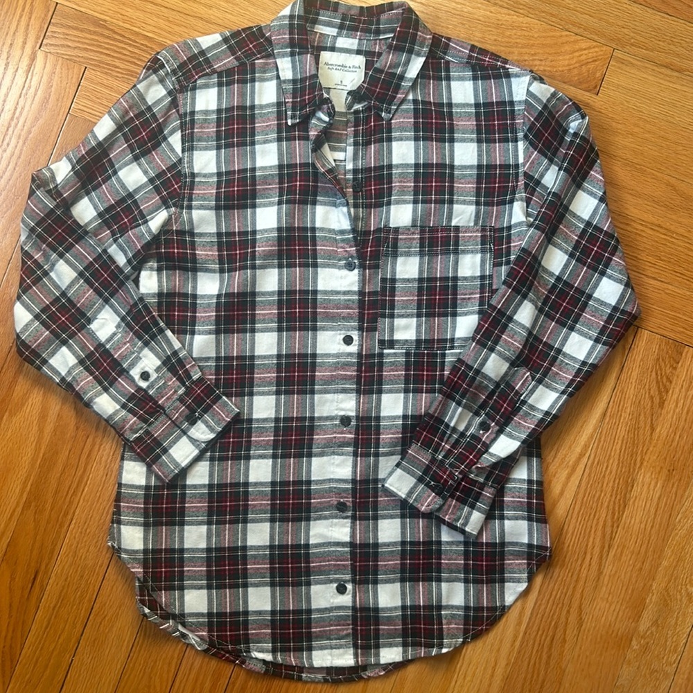 NWT! Abercrombie and Fitch relaxed flannel button down shirt. NEVER WORN